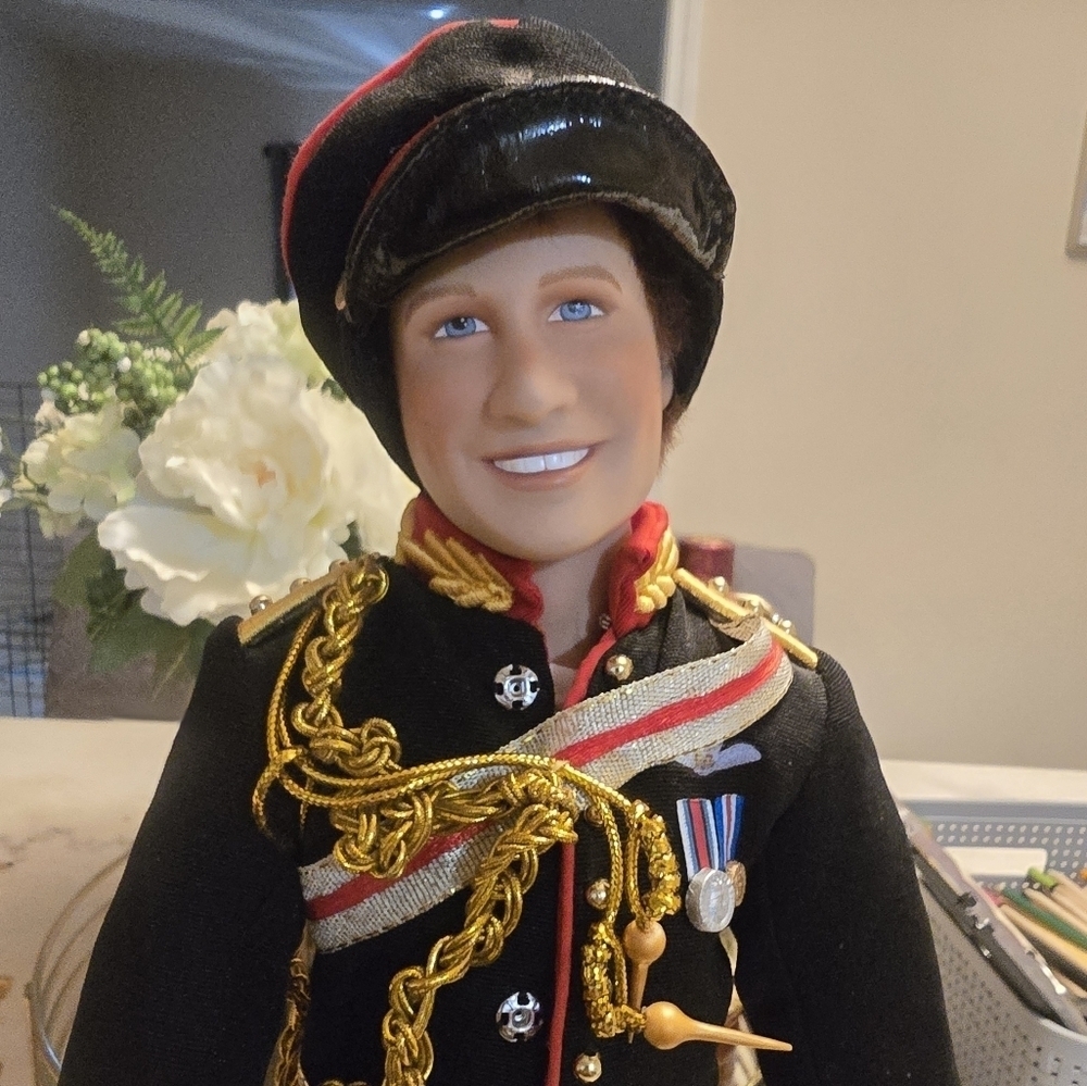 Elegant Black and Gold Decorative Figurine